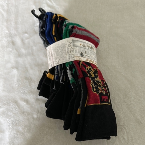 Warner Bros. Harry Potter Black and Red Casual Crew Socks NWT - Picture 2 of 6
